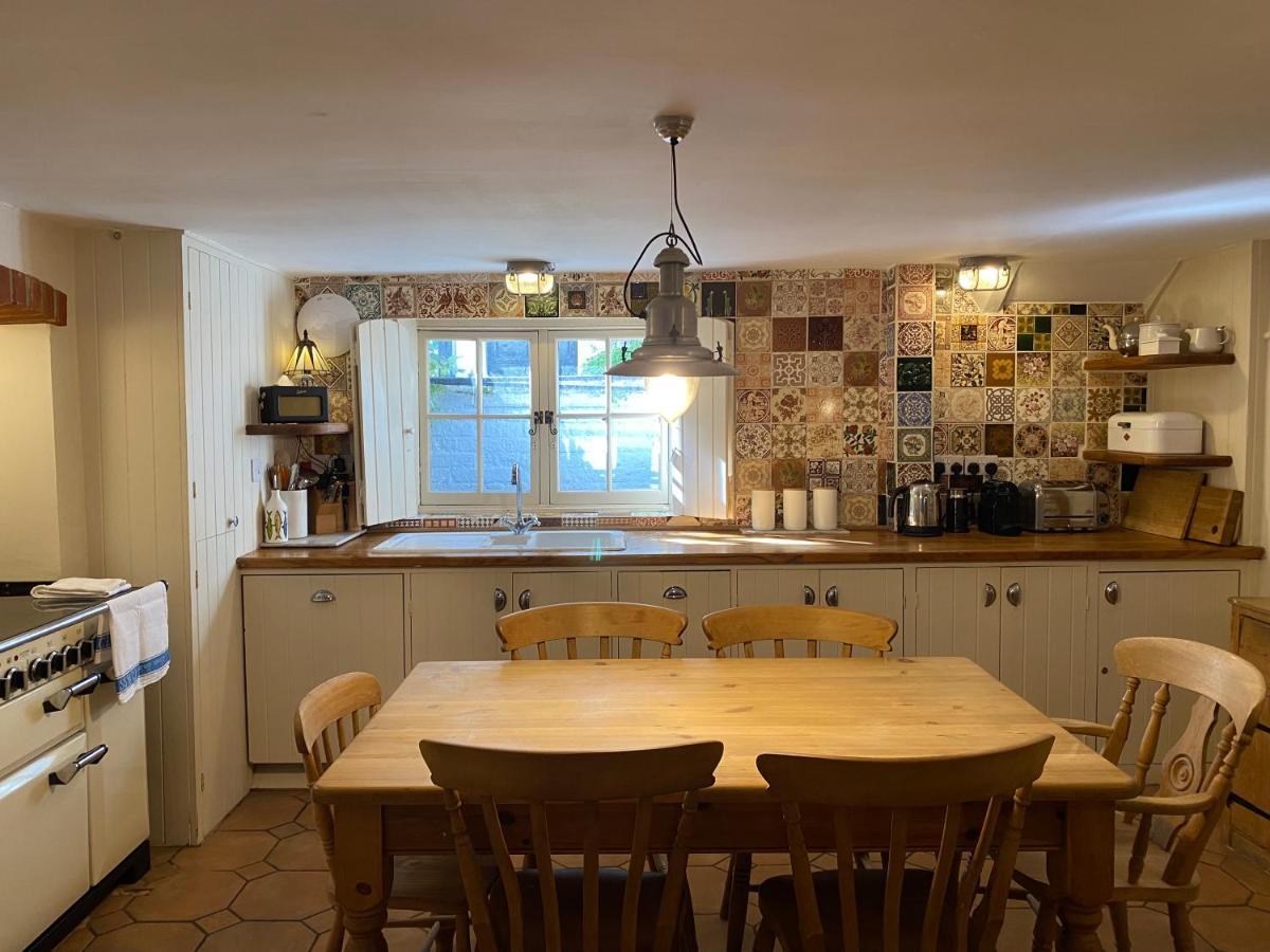 Picturesque Seaside Cottage Next To Viking Bay - 브로드스테어즈 외부 사진