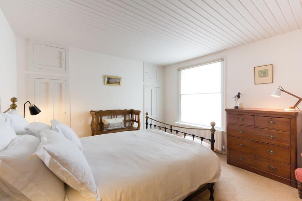 Picturesque Seaside Cottage Next To Viking Bay - 브로드스테어즈 외부 사진